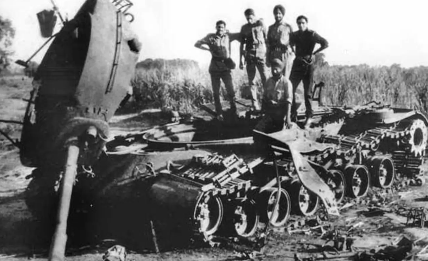 Indo-Pak War, 1965 conflict, military history, India-Pakistan relations, war strategy, military tactics, territorial disputes,